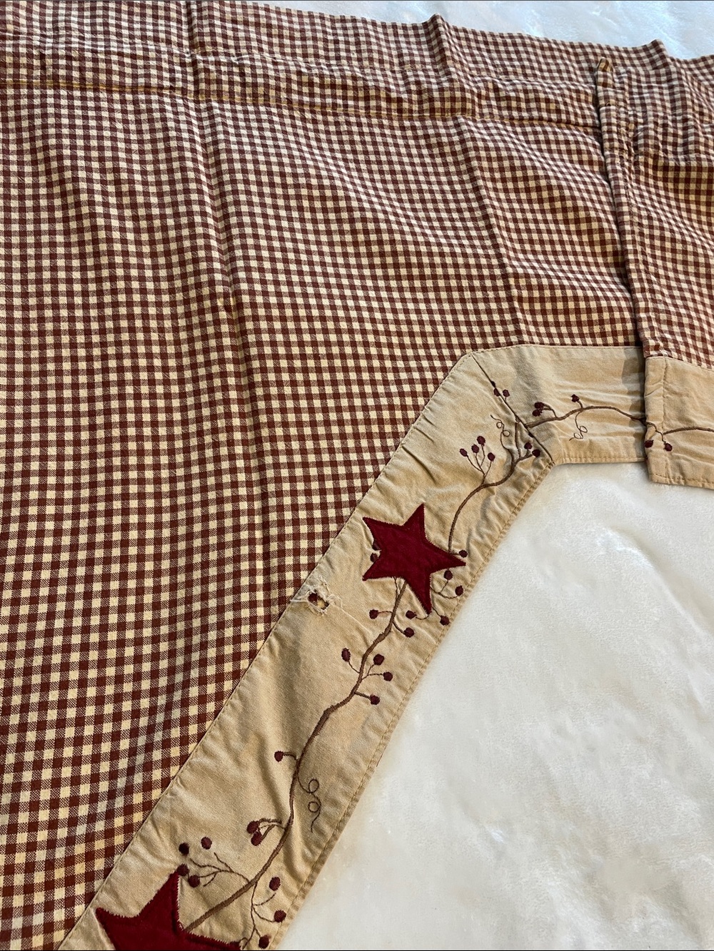 The Country House Collection Stars and Berries Country Swag - Picture 11 of 15